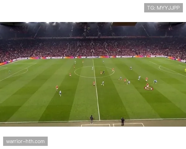 B费无球跑动与前插进攻解析