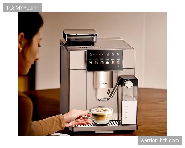 亚历克斯·摩根在家随手一拍，厨房里那台咖啡机和厨具看着比我整个月租还值钱